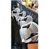 Image 1 : 4 plastic lawn chairs