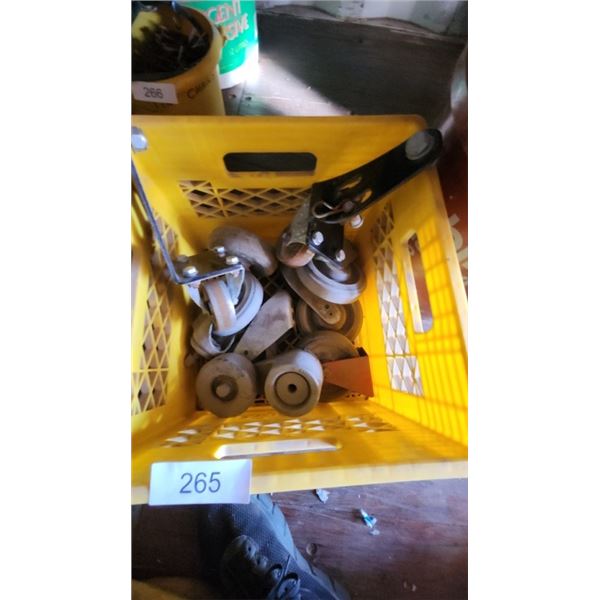Milk crate with assorted casters