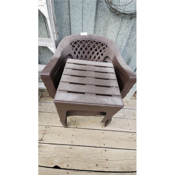 Lawn chairs with side table