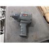 Image 2 : 1 Jack Stand & 3/4" Air Impact Wrench
