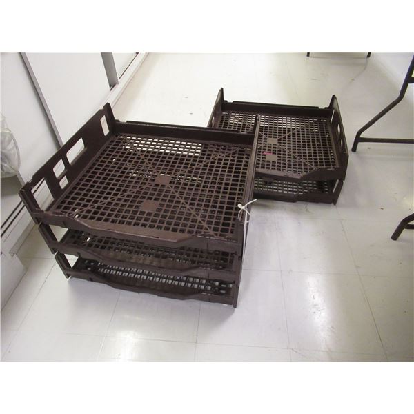 PLASTIC BREAD TRAYS