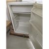 Image 2 : MINI-FRIDGE 22"x23"x33"