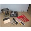 Image 1 : LOT: CUTLERY KITCHEN UENSILS AND CONTAINERS