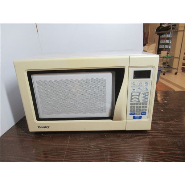 MICROWAVE DANBY