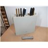 Image 2 : LOT: 8 KNIVES SHARPENING STONE AND KNIFE HOLDER