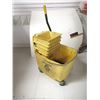 Image 1 : MOP BUCKET WITH WRINGER