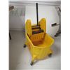 Image 1 : MOP BUCKET WITH WRINGER