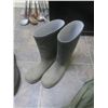 Image 4 : size 10 and 9 rubber boots and size 9 water wades