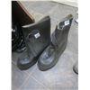 Image 5 : size 10 and 9 rubber boots and size 9 water wades
