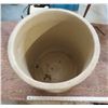 Image 3 : Medalta 10 gallon stone crock small crack