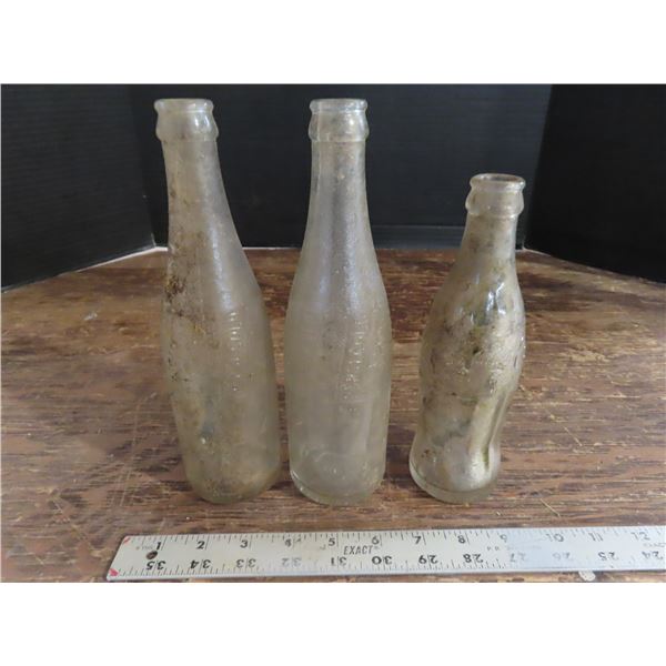 3 pepsi bottles, two 1941s, one 1949s