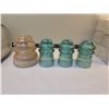 Image 1 : 4 glass insulators