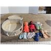 Image 2 : 2 dolls (small) & doll clothes, 1 small teddy bear, carrying case