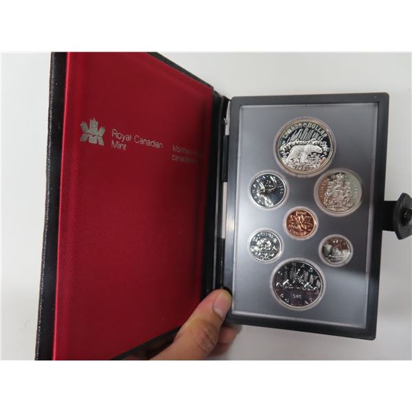 1980 Double Dollar Specimen Set. The Silver Dollar commemorates the 100th Anniversary of Great Brita