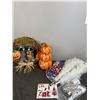 Image 1 : Assorted Seasonal Decorations