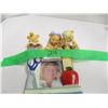 Image 1 : PICTURE FRAME, 3 BEAR ORNAMENTS
