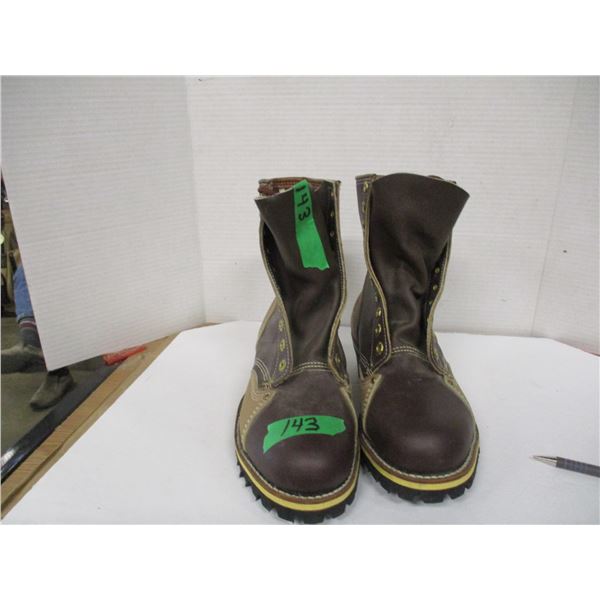 ESTATE:  TEXAS STEER SAFETY TOED BOOTS (SIZE 8.5/3W)