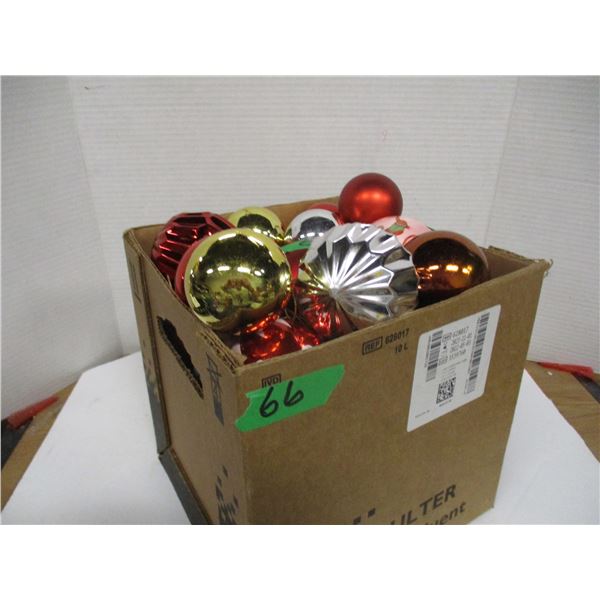 ESTATE:  BOX C/W CHRISTMAS BALLS
