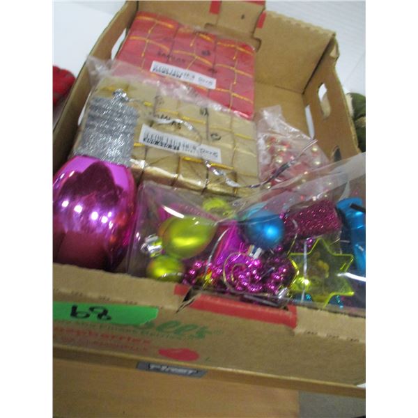 ESTATE:  BOX C/W CHRISTMAS DECORATIONS, SNOWMAN, ETC