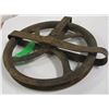 Image 2 : COLLECTABLE:  WELL PULLEY