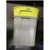 Image 1 : 2 - TOTES (NO LIDS)