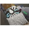 Image 1 : ESTATE:  BOX C/W 6 ASSORTED CUSHIONS