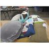 Image 2 : ESTATE:  BOX C/W 6 ASSORTED CUSHIONS