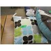 Image 3 : ESTATE:  BOX C/W 6 ASSORTED CUSHIONS