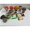 Image 1 : FLAT C/W SMALL FIGURINES