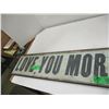 Image 2 : "I LOVE YOU" SIGN