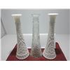 Image 1 : ESTATE/COLLECTABLE:  2 MILK GLASS & 1 GLASS VASE