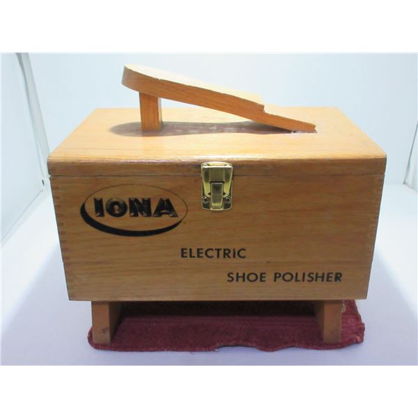 COLLECTABLE:  SHOE SHINE BOX & ACCESSORIES