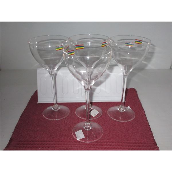 ESTATE:  4 PLASTIC WINE GLASSES