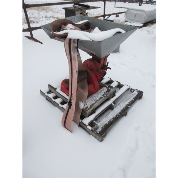ESTATE:  COCKSHUTT 52F/N030 BELT DRIVEN GRAIN GRINDER