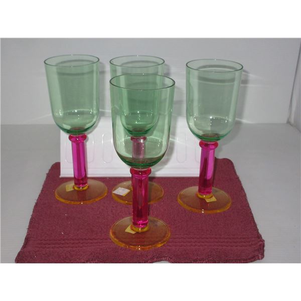 ESTATE:  4 PLASTIC WINE GLASSES