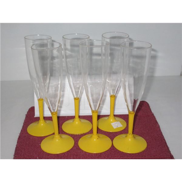 ESTATE:  6 PLASTIC WINE GLASSES