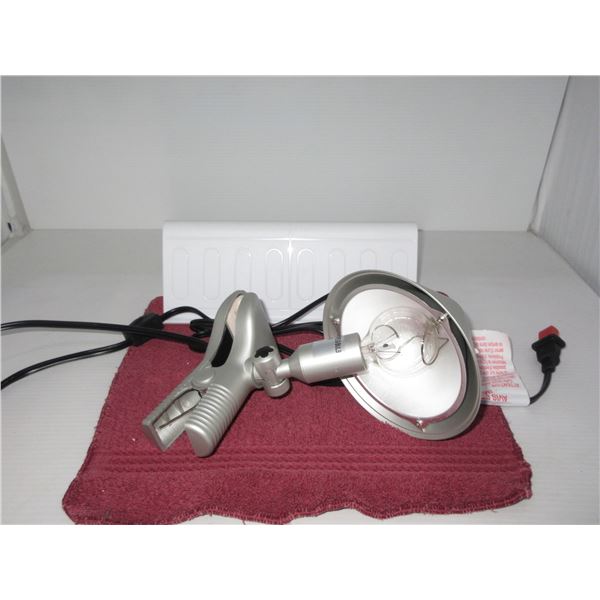 ESTATE:  CLIP ON LIGHT (WORKING)