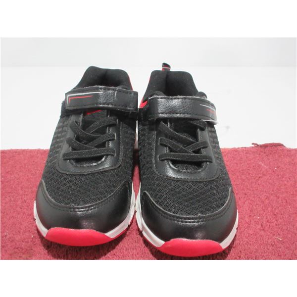 NEW:  KID'S RUNNERS (SIZE 10)