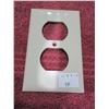 Image 2 : ESTATE:  6 ELECTRICAL OUTLET PLATE COVERS