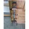 Image 1 : SQUARE GARDENING SHOVEL
