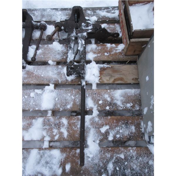ESTATE/COLLECTABLE:  LEG VISE