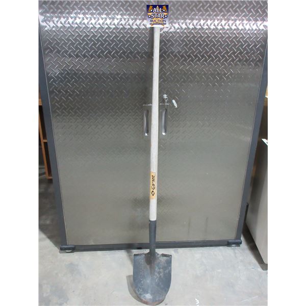 GARANT LONG HANDLE ROUND SHOVEL