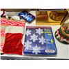 Image 4 : Large Christmas décor bundle - Boxes, bags, tree ornaments, snow globe, etc.