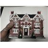 Image 3 : Hand Painted Porcelain House. (INN).