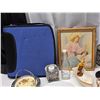 Image 9 : Large collection of treasures - Knives, figurines, tea lights, plates, toddler ice skates, binders, 