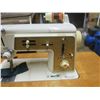 Image 10 : singer sewing machine