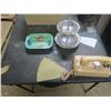 Image 1 : two tier candy tray phone and a green tray