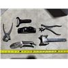 Image 1 : Lot of different tools.