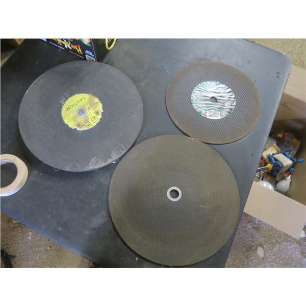 lot of saw blades