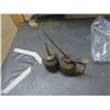 Image 2 : 2 oil cans